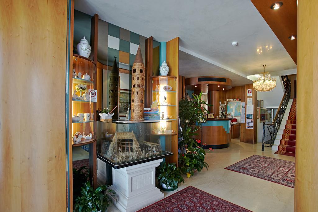 Hotel Sara Caorle Buitenkant foto